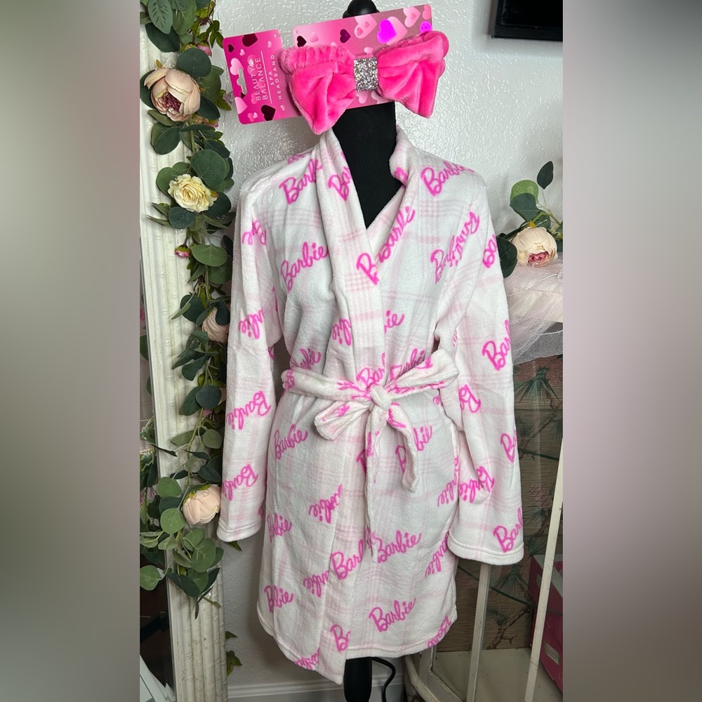 💗 NWT Super Soft Barbie Robe💗